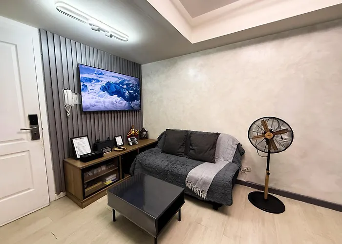 Aparthotel Azure View Near Naia Airport 3*